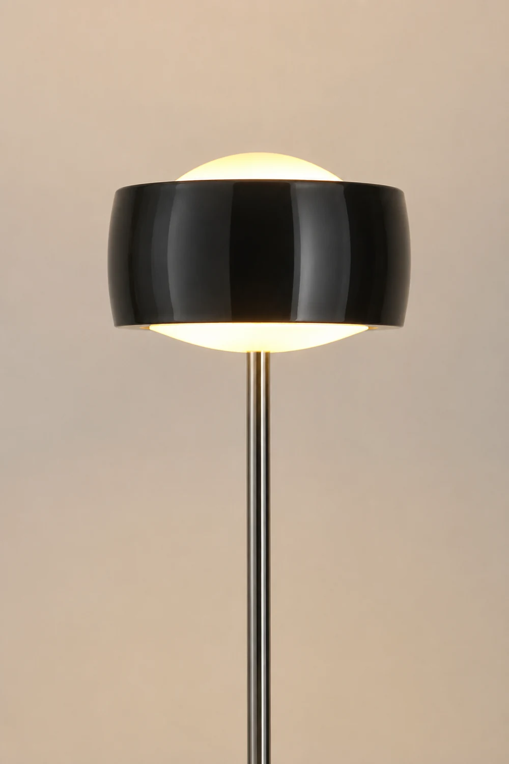 Elegant Thin Pole Floor Lamp - Lumpaz
