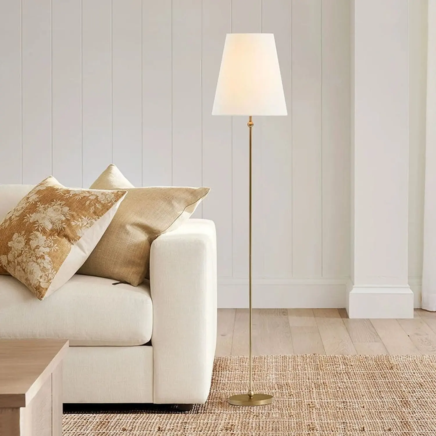 Minimalist Brass Floor Lamp with Fabric Shade - Lumpaz