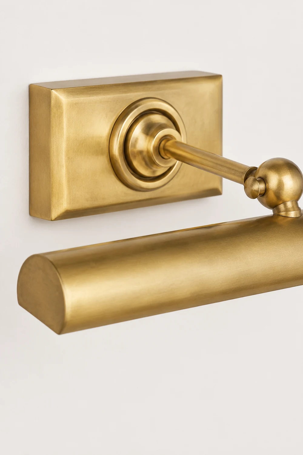 Chapman & Meyers Kenyon Wall Light - Lumpaz