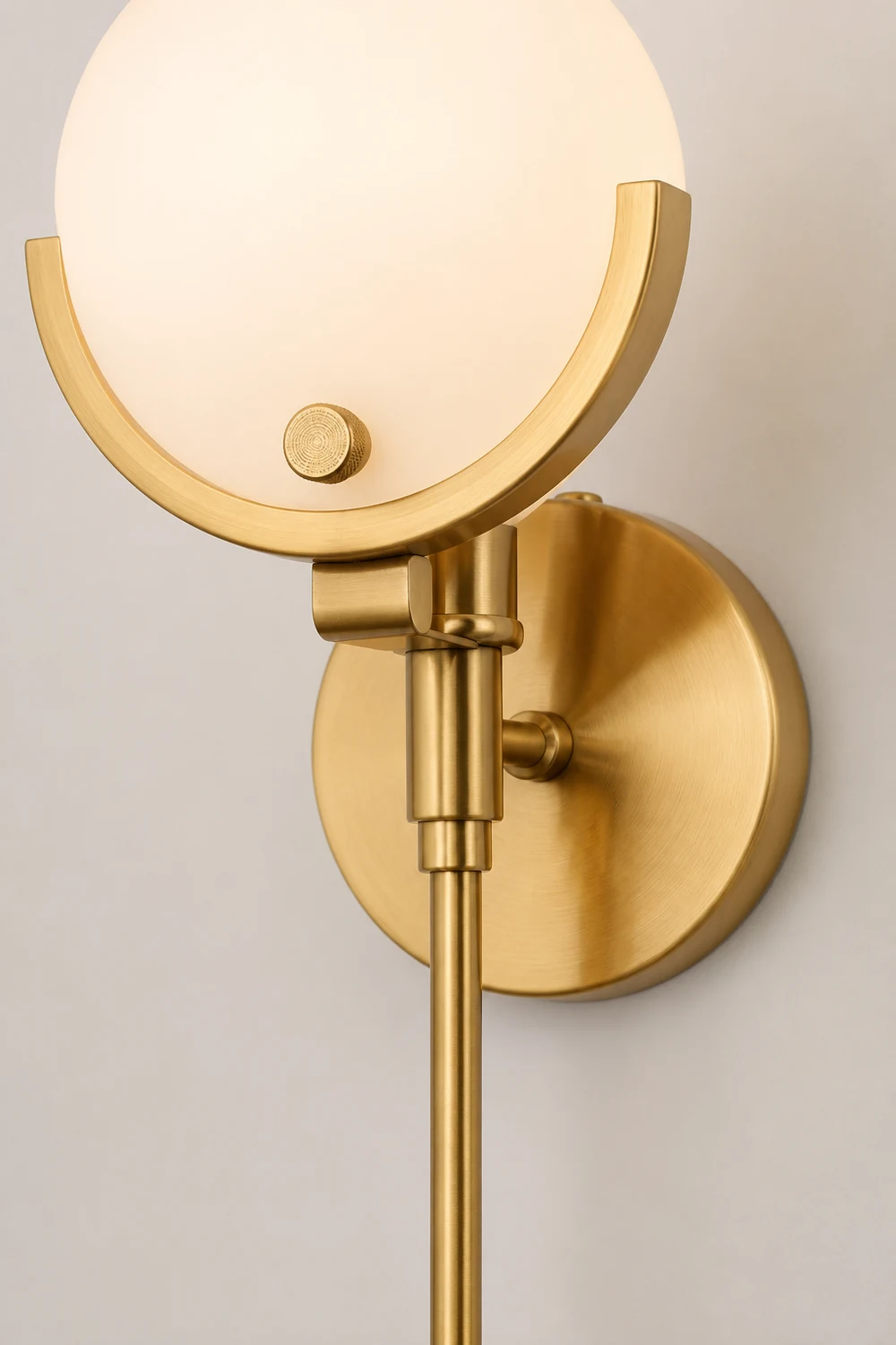 Universal Ava Brass Wall Light - Lumpaz