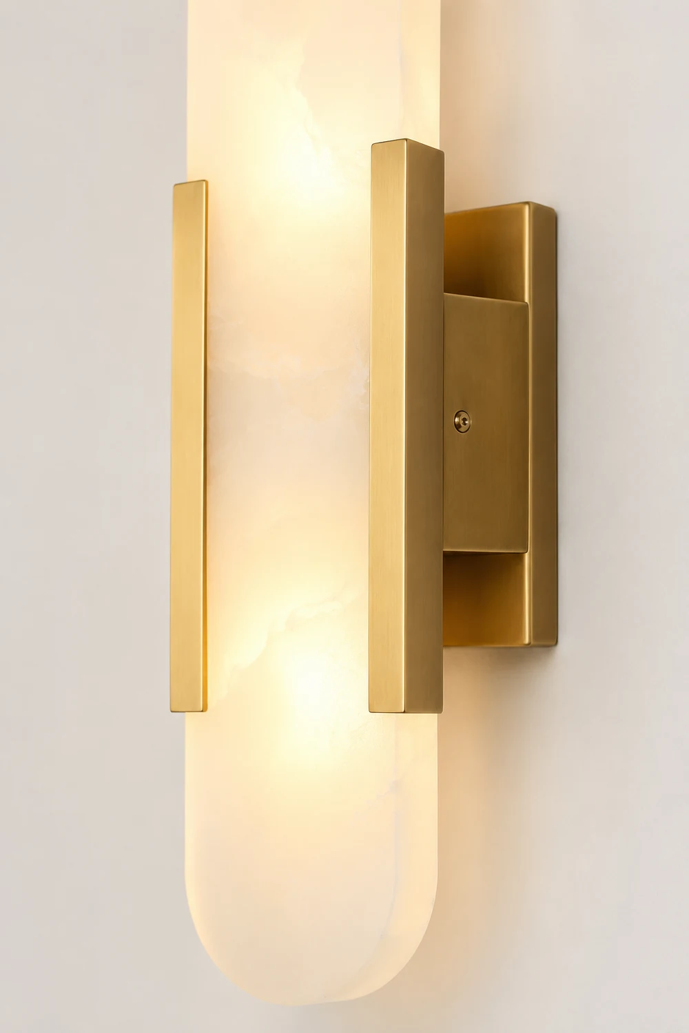 Modern Vertical Alabaster Wall Sconce - Lumpaz