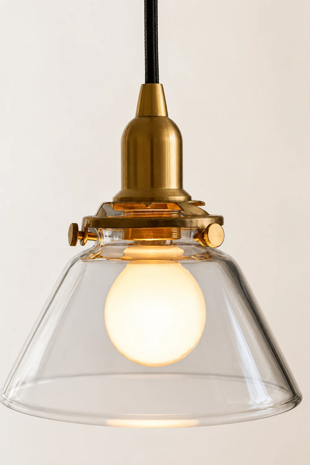 Minimalist Cone Shaped Glass Pendant Lamp - Lumpaz