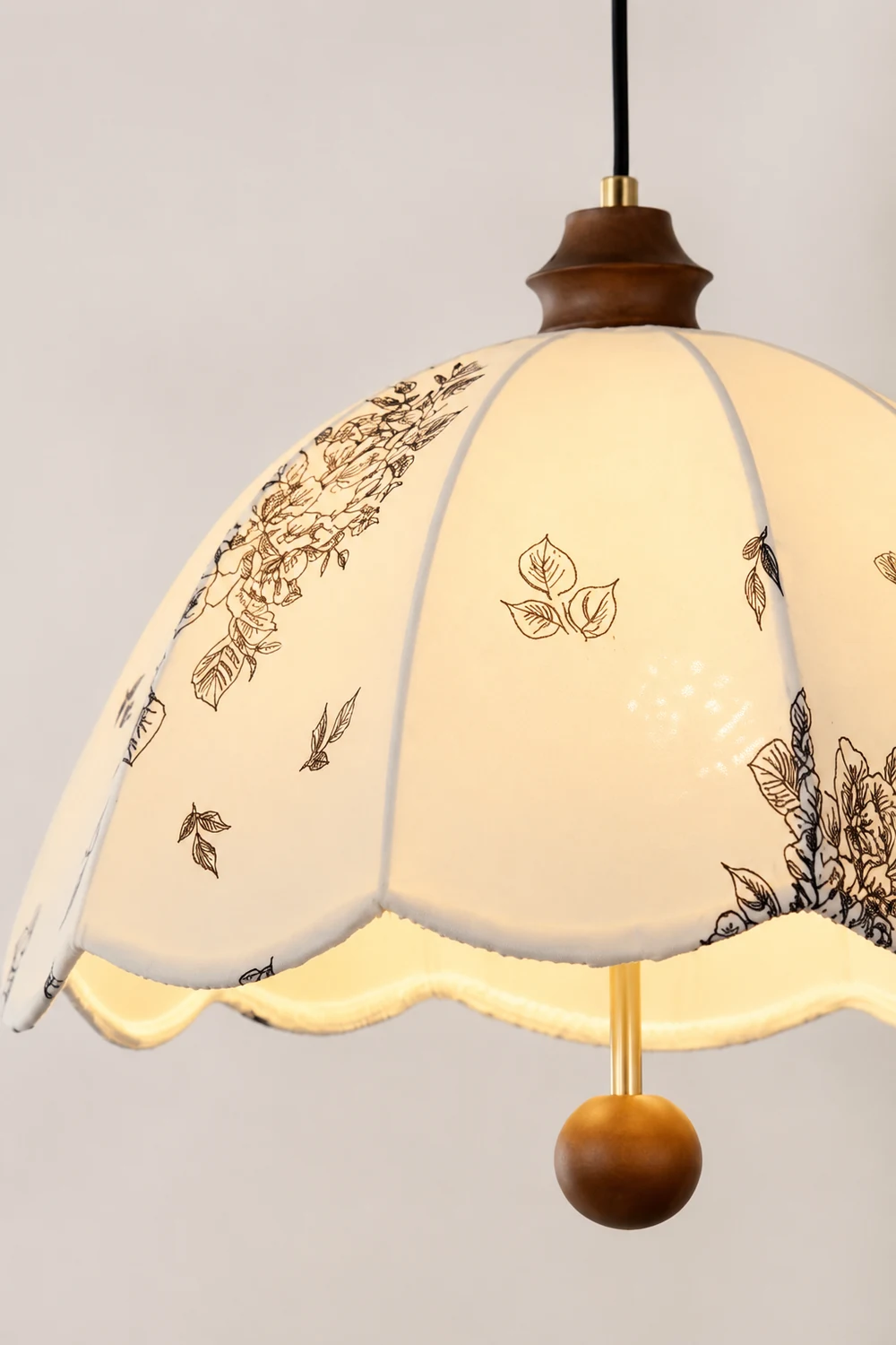 Petal Whisper Pendant Lamp - Lumpaz