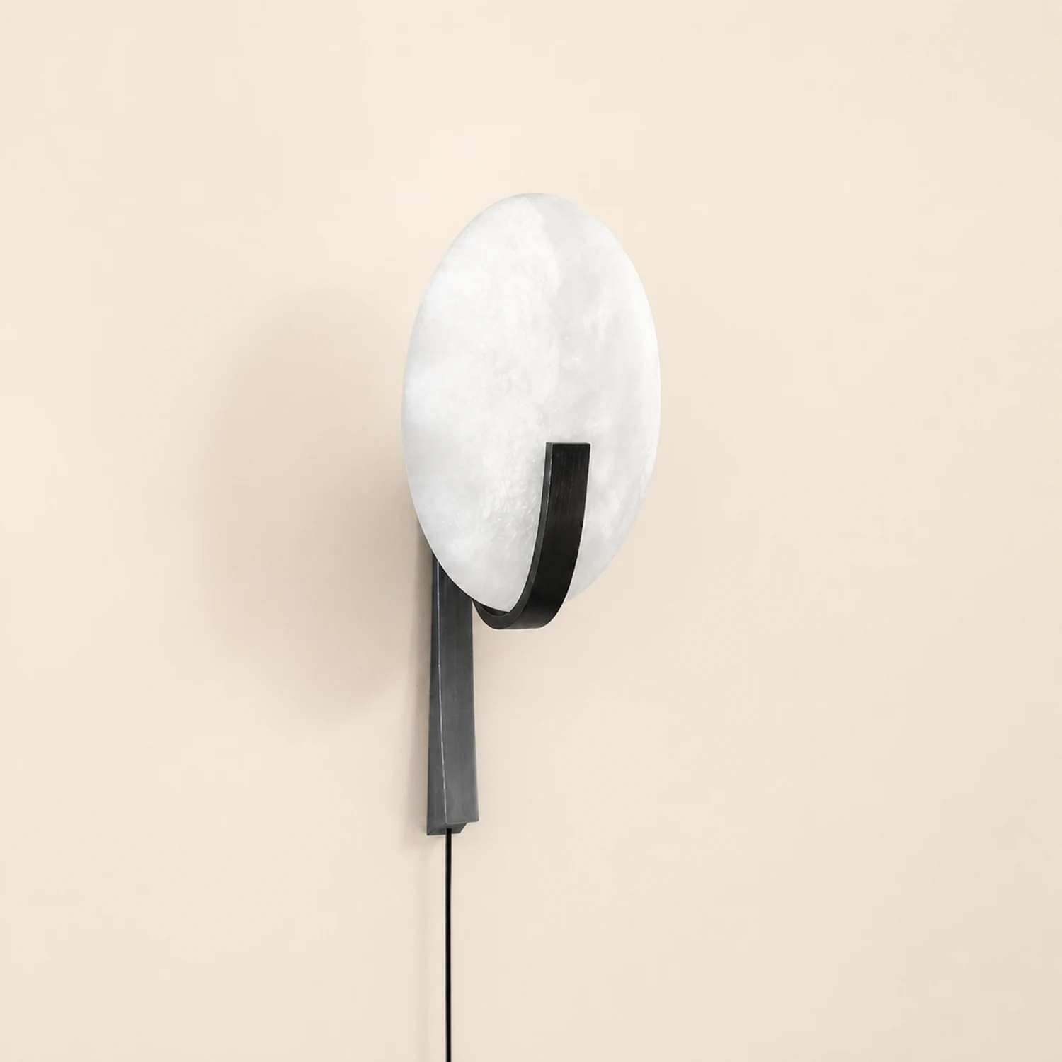 Alice Alabaster Plug-in Wall Lamp - Lumpaz
