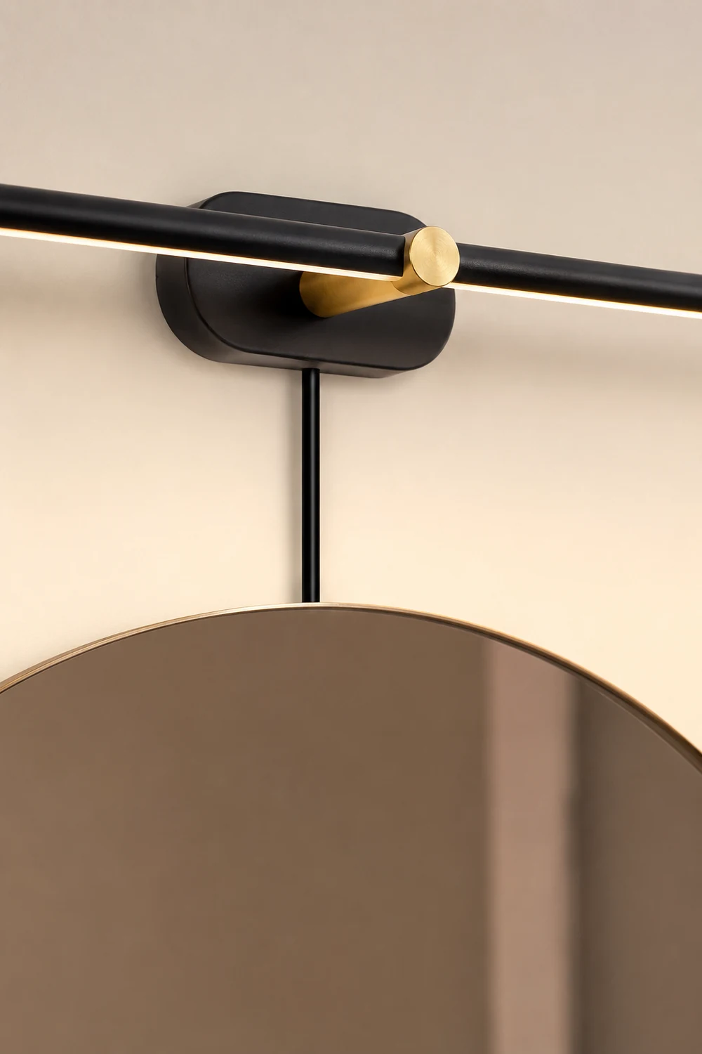 Minimalist Linear Plug-in Wall Lamp - Lumpaz