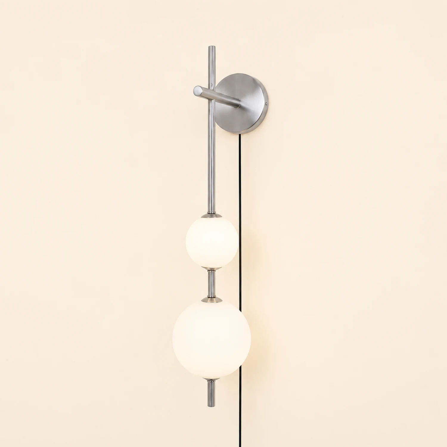 Vertical Globe Plug-in Wall Lamp - Lumpaz