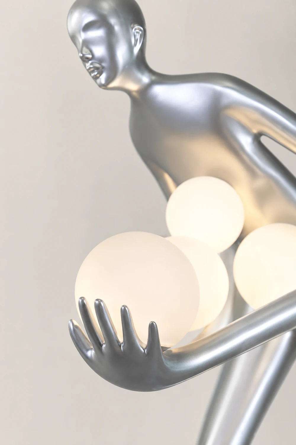 Celestial Guardian Sculpture Floor Lamp - Lumpaz