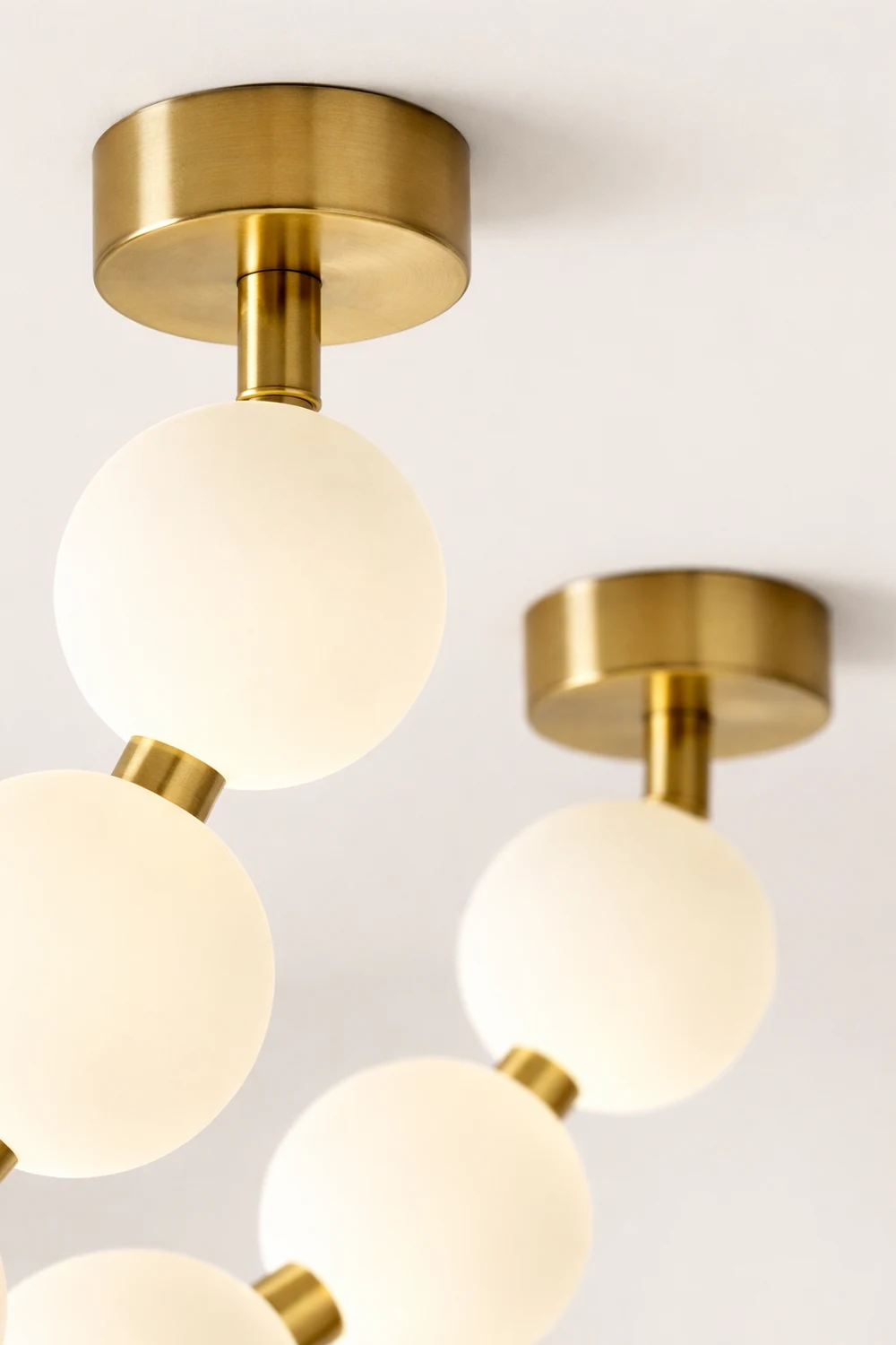 Pearl Necklace Balls Chandelier - Lumpaz