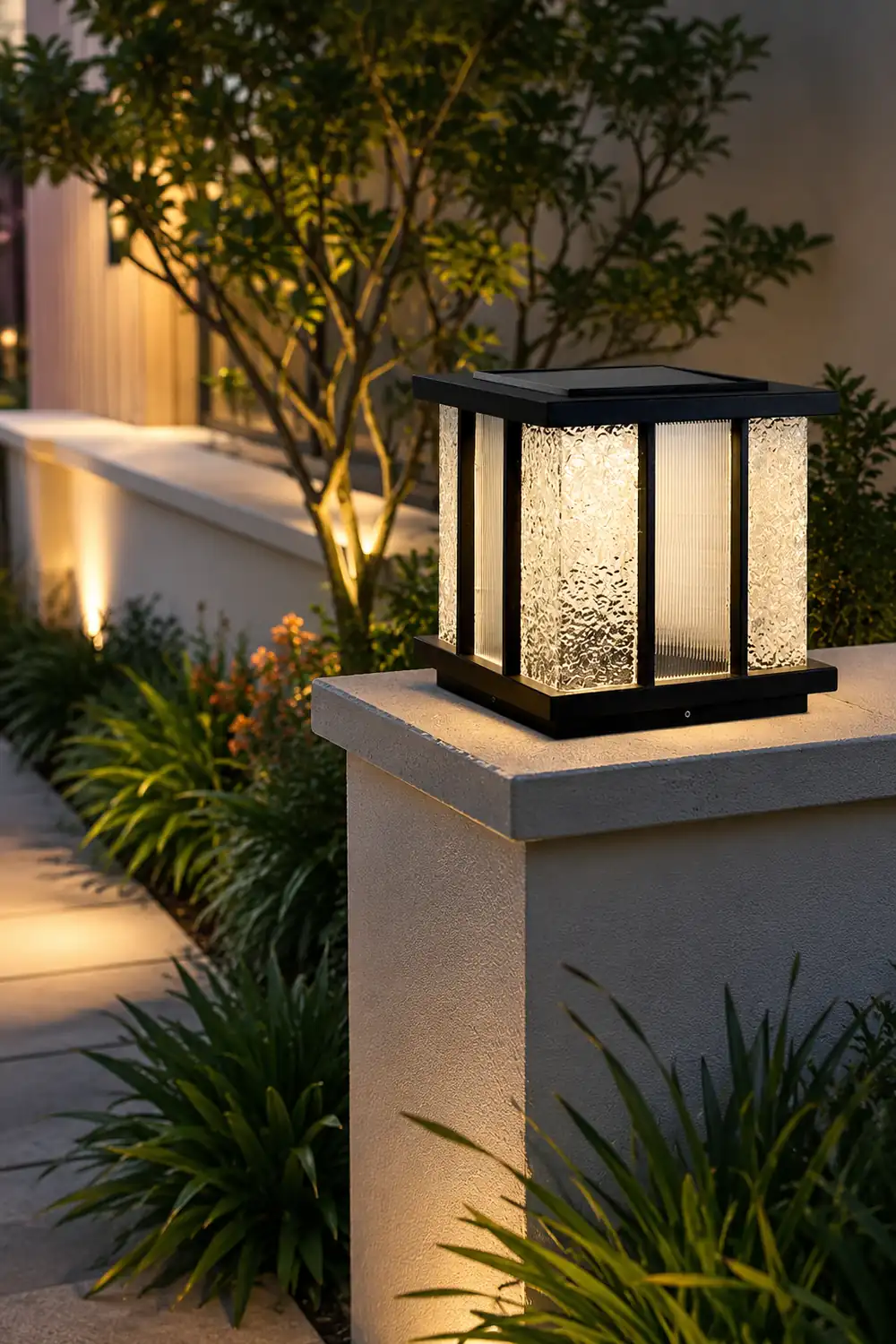 Modern Cube Solar Outdoor Light - Lumpaz