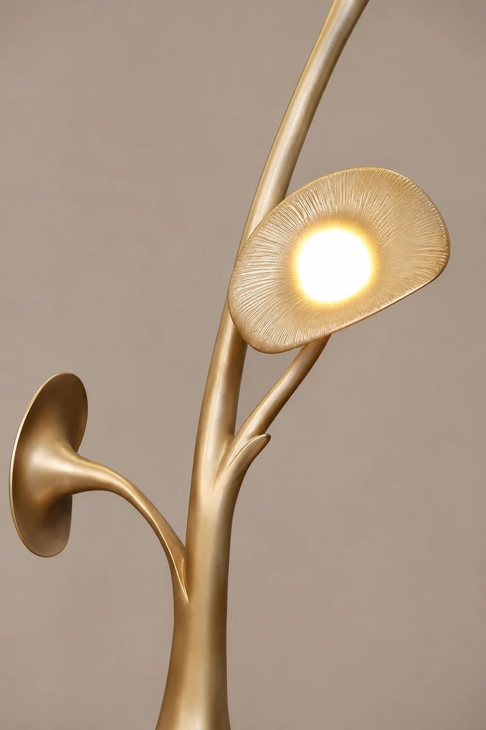 Petunia Sculpture Floor Lamp - Lumpaz