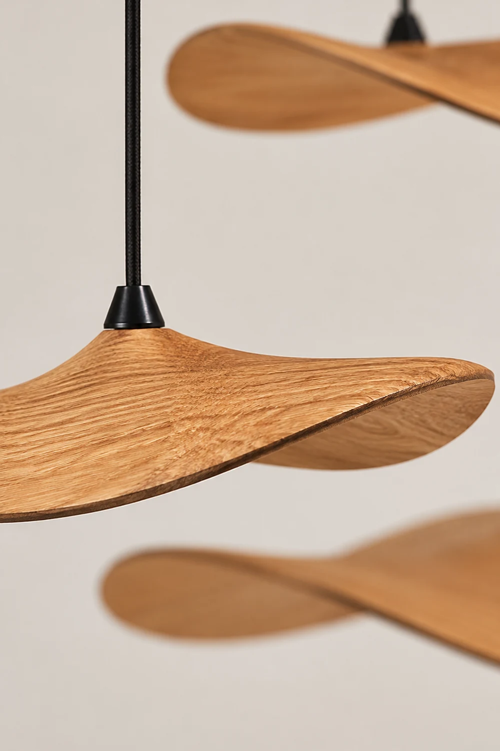 Empty Leaf Chandelier - Lumpaz