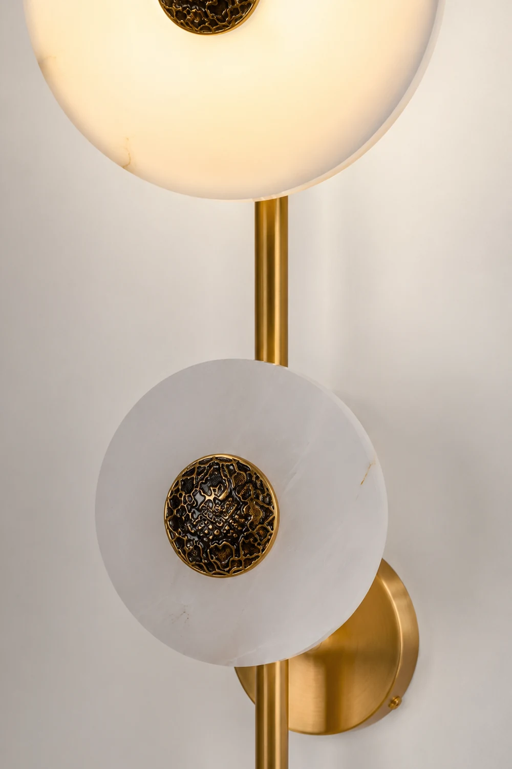 Alabaster Eclipse Wall Light - Lumpaz