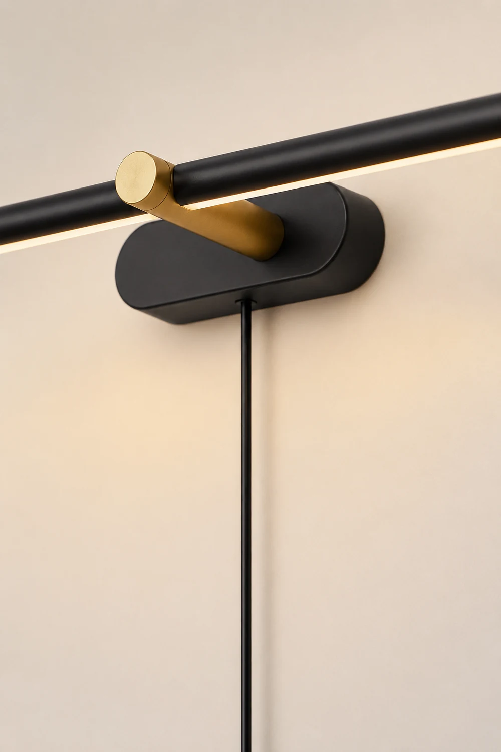 Minimalist Linear Plug-in Wall Lamp - Lumpaz
