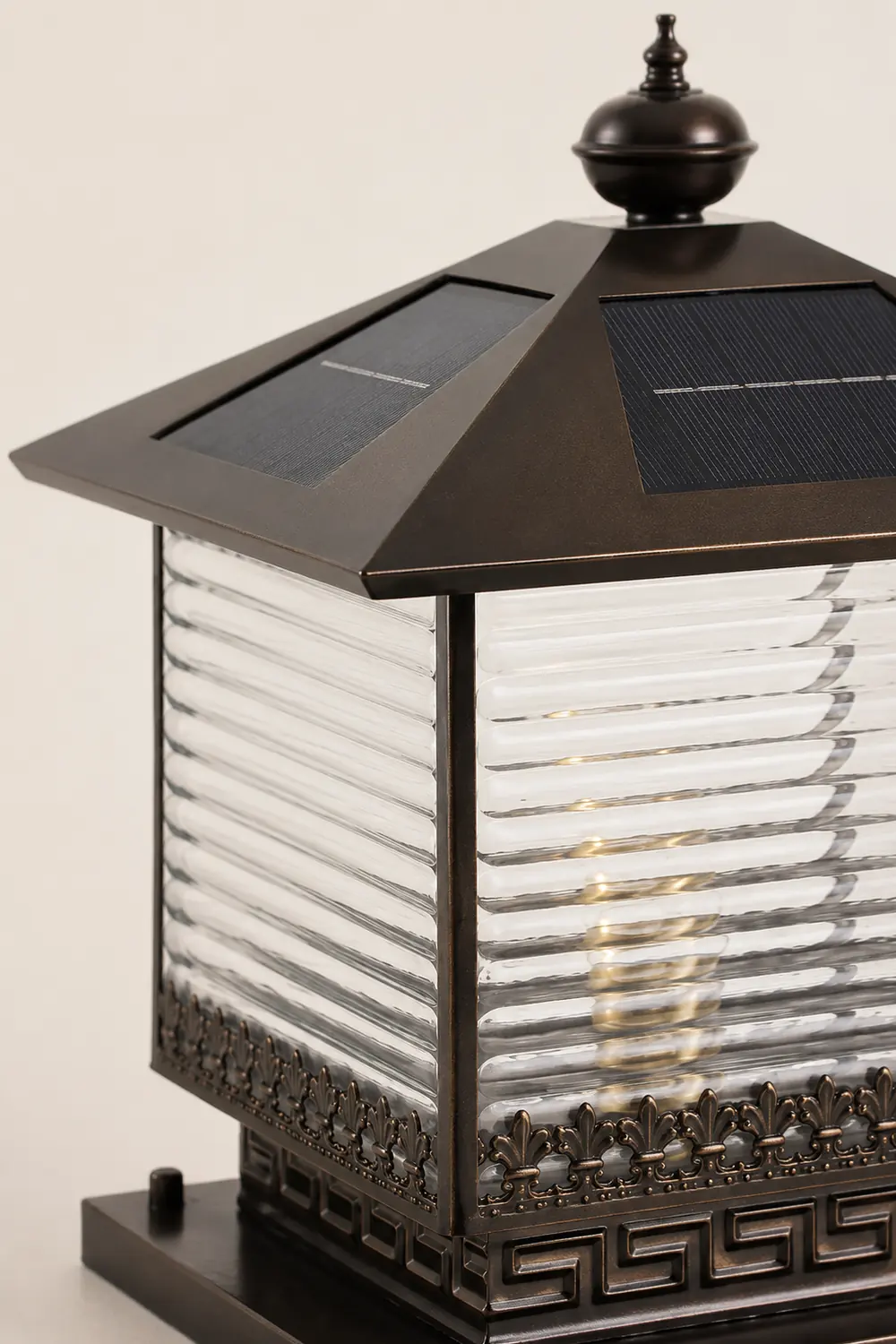 Liora Solar Pagoda Outdoor Light - Lumpaz