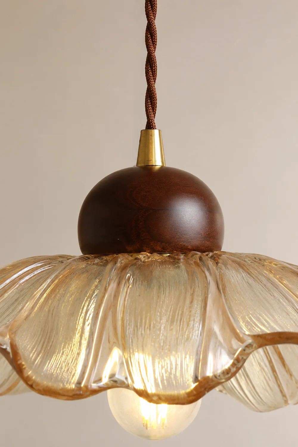 Scalloped Floral Pendant Lamp - Lumpaz