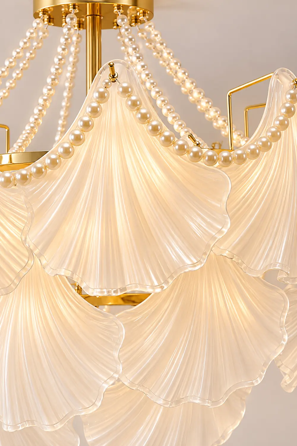 Scallop Shell Chandelier - Lumpaz