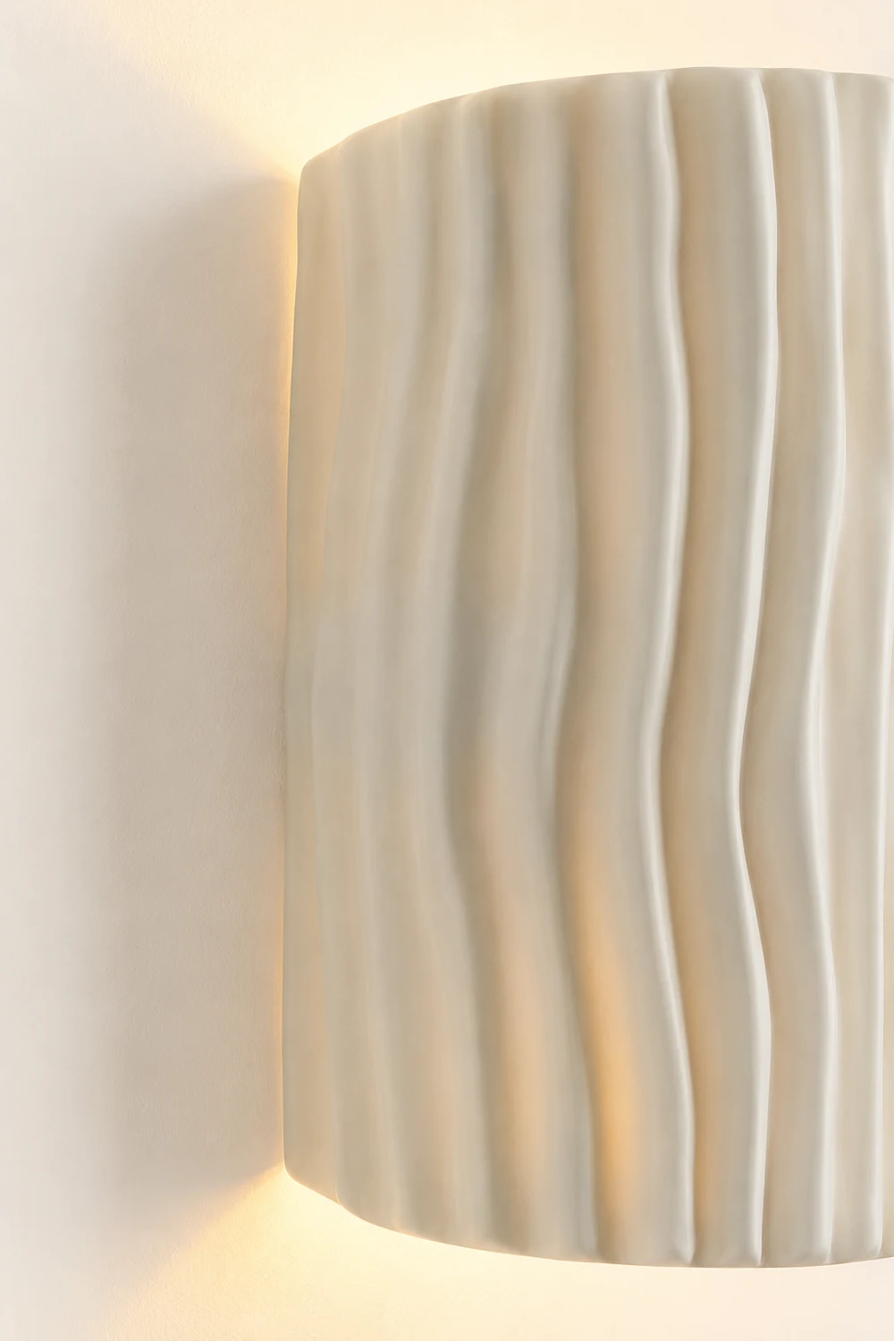 Pleated Resin Wall Lamp - Lumpaz