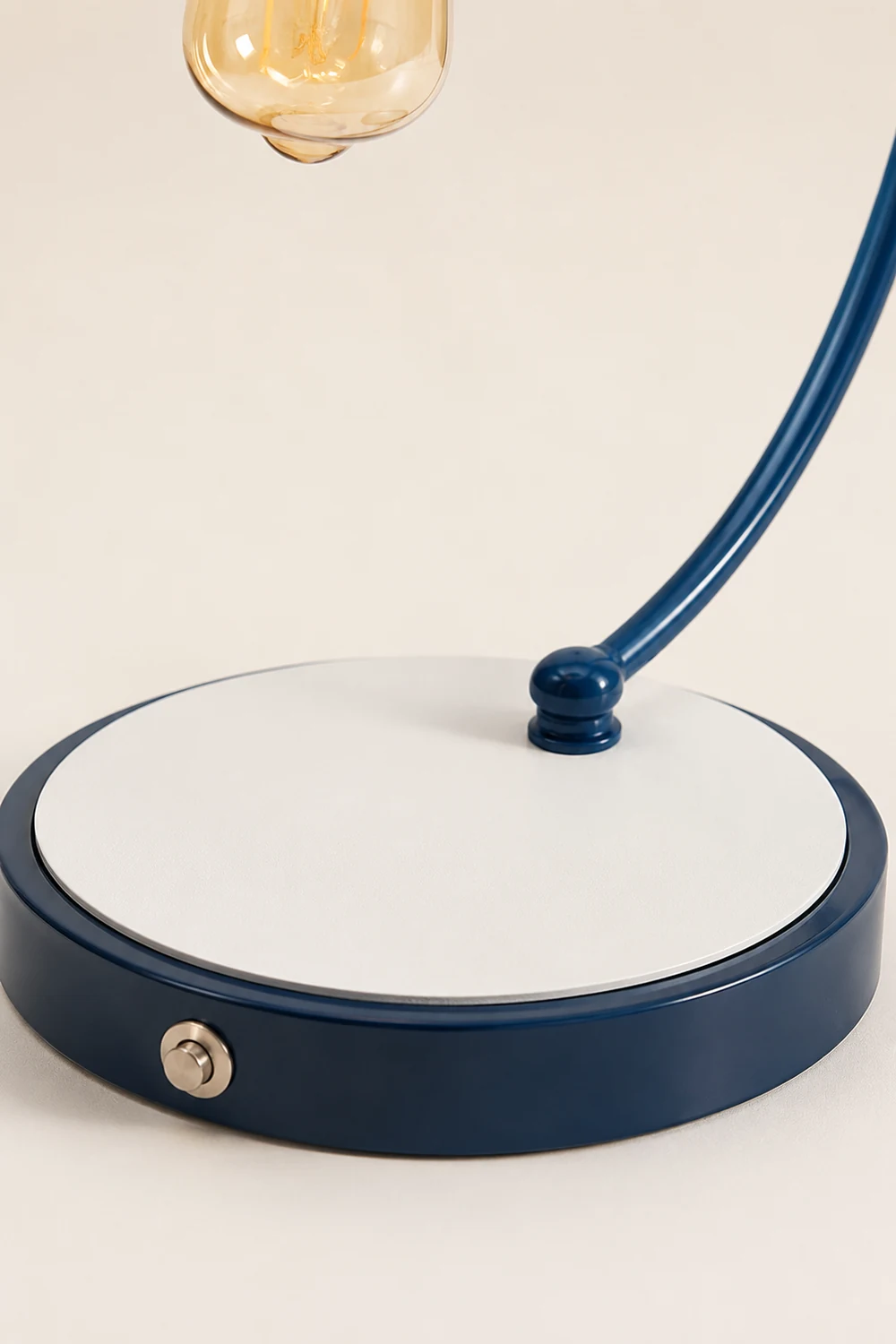 Swan Blue Table Lamp - Lumpaz