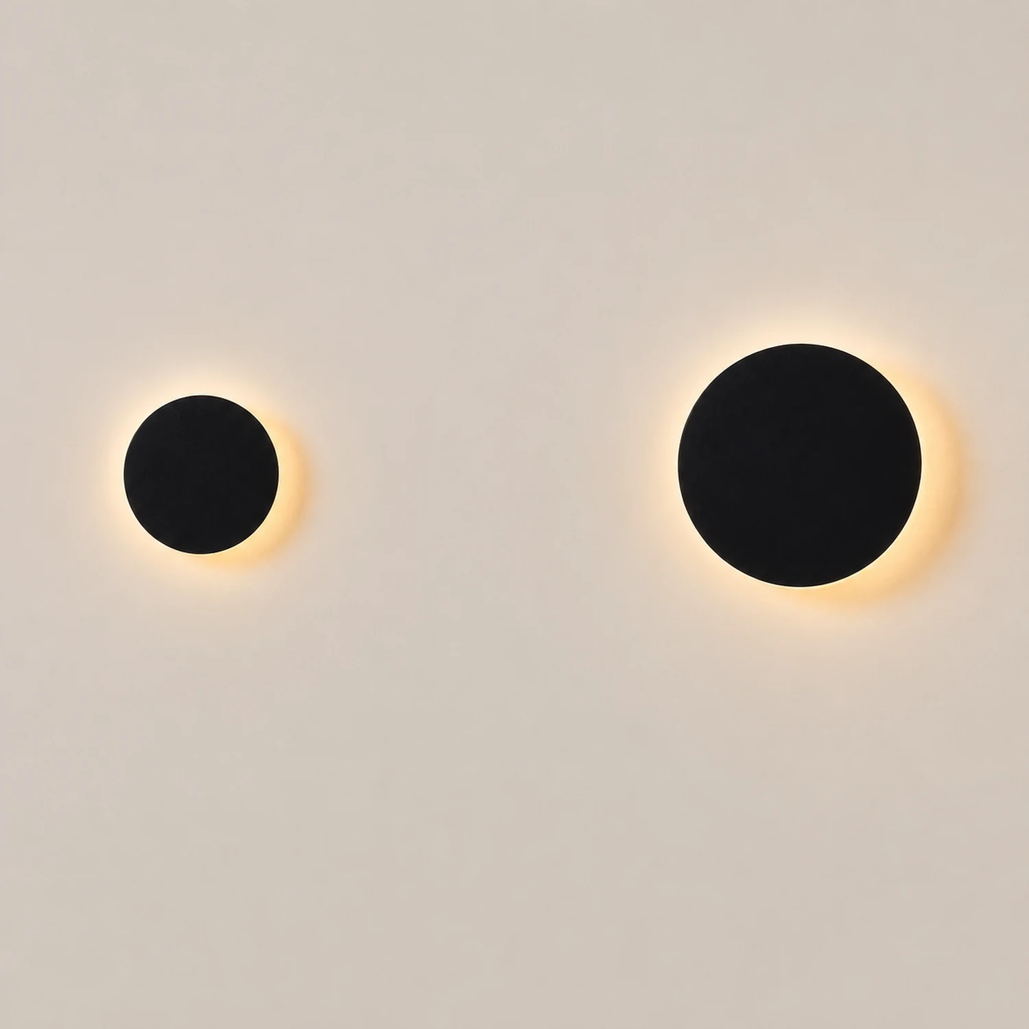 Minimalist Round Metal LED Outdoor Wall Light - Lumpaz