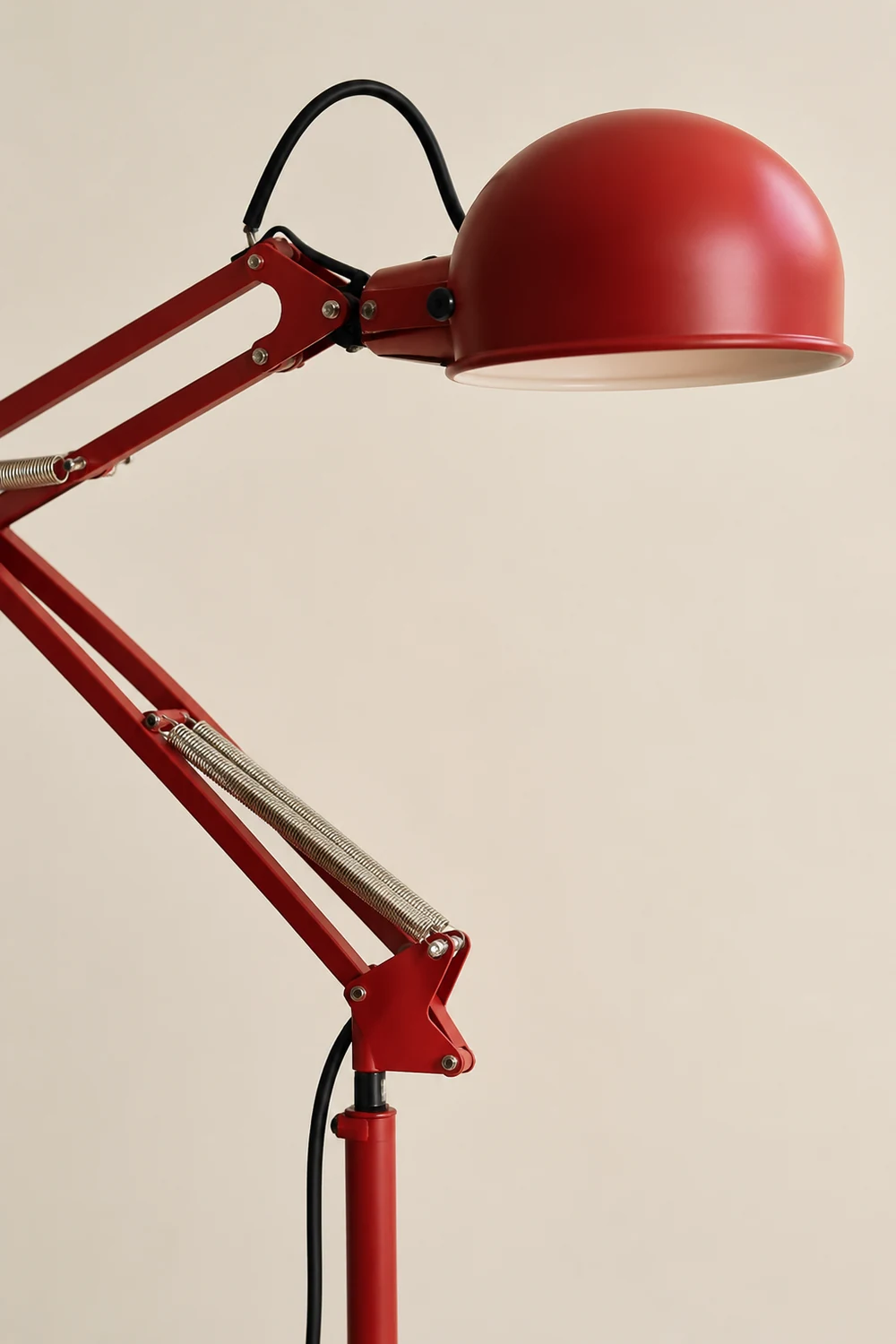 Kaiser Red Floor Lamp - Lumpaz