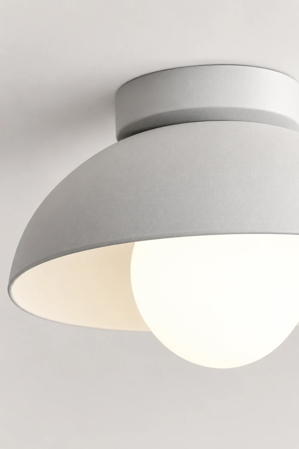 Minimalist White Metal Round Ceiling Light - Lumpaz
