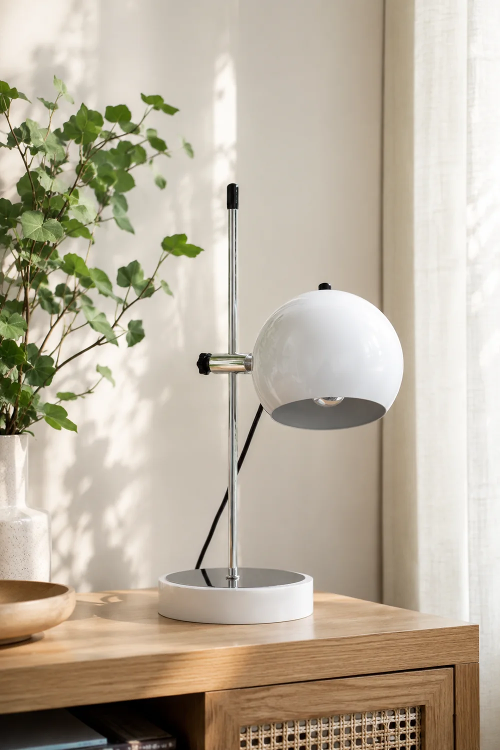 Ball Bracket Table Lamp - Lumpaz