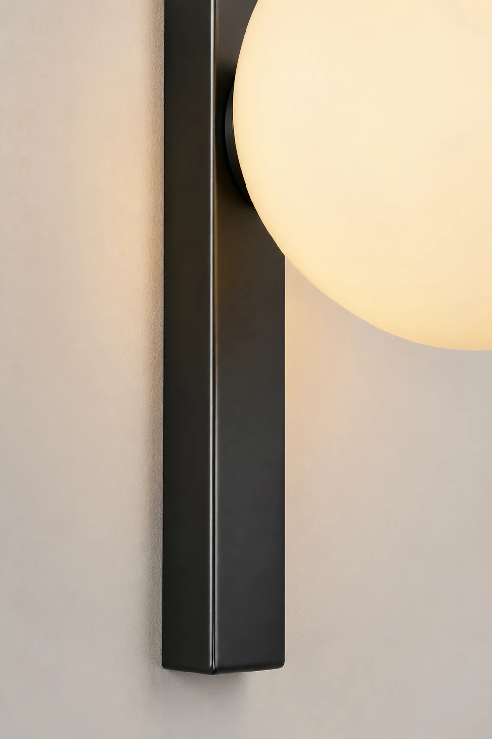 Minimalist Simple White Ball Wall Light - Lumpaz