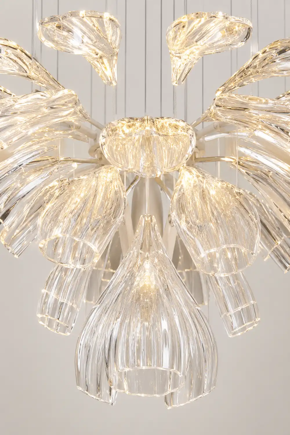 Glass Lotus Chandelier - Lumpaz