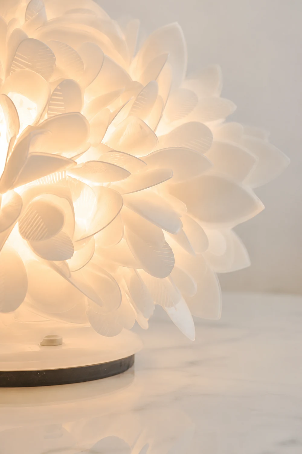 Veli Foliage Table Lamp - Lumpaz