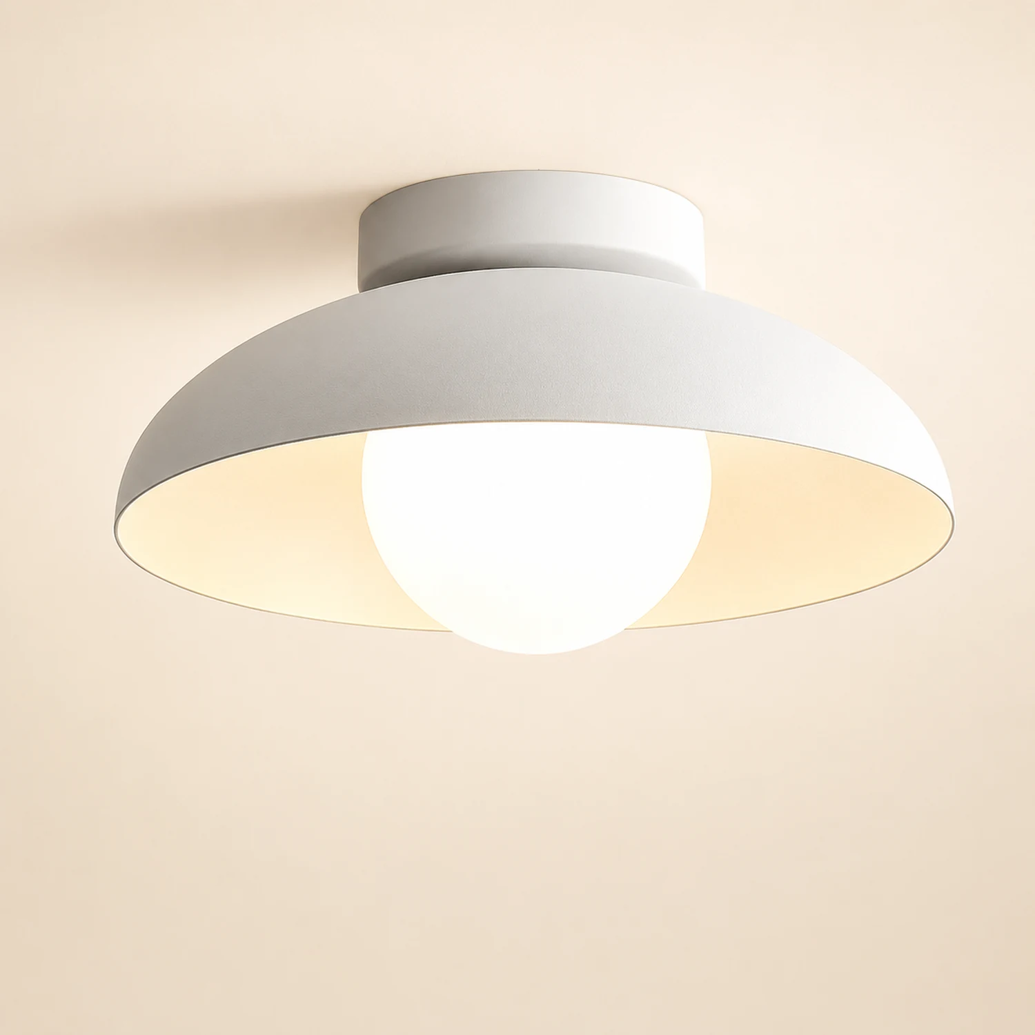 Minimalist White Metal Round Ceiling Light - Lumpaz