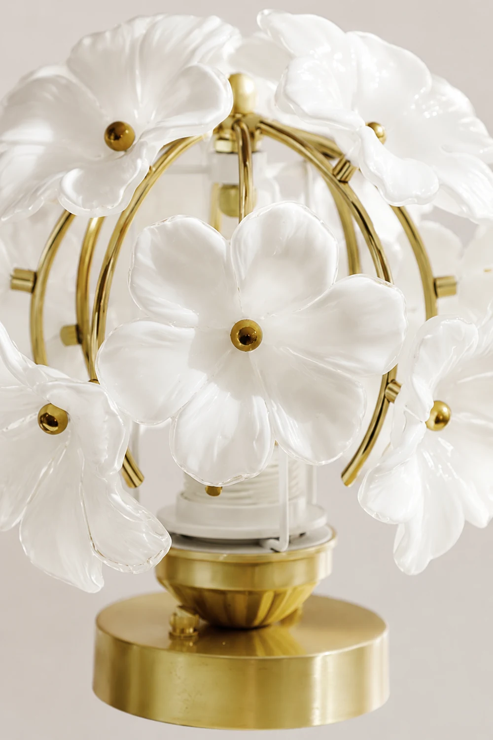 Grace Floral Table Lamp - Lumpaz