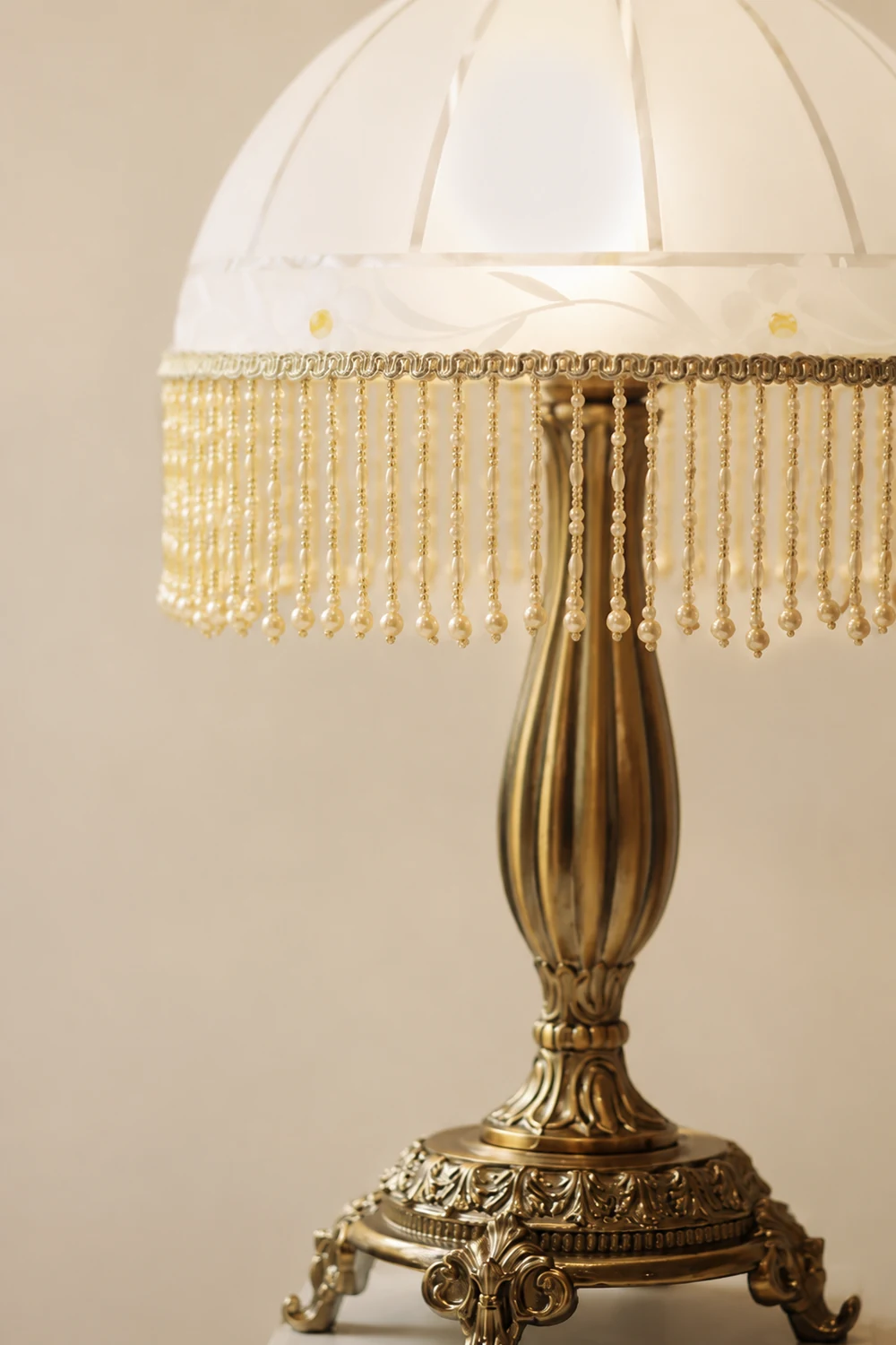 Tassel Flower Table Lamp - Lumpaz