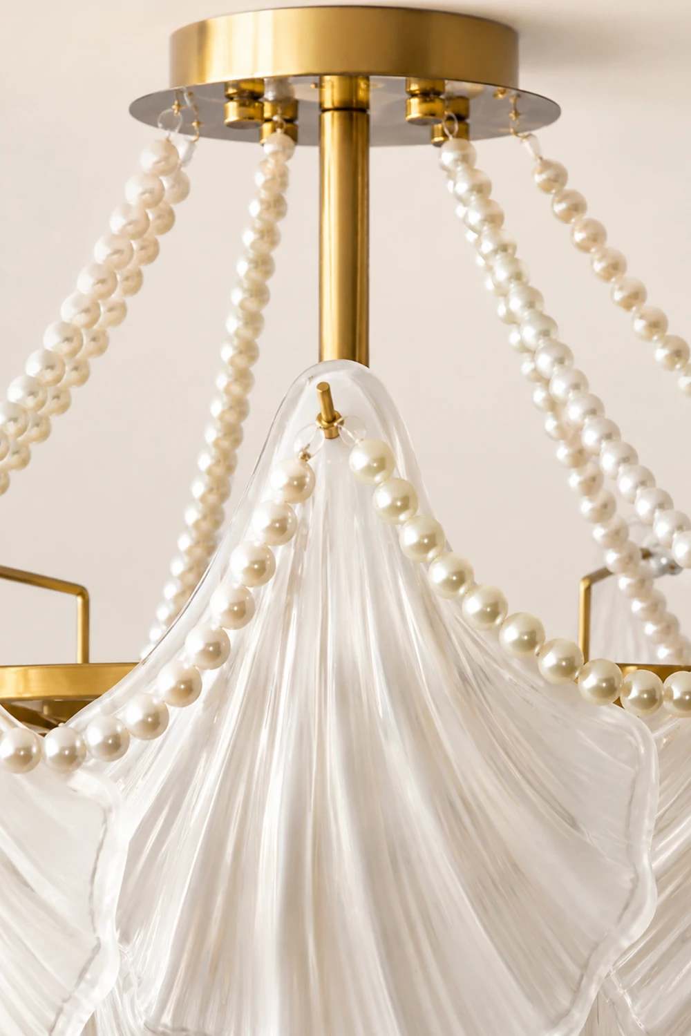 Scallop Shell Chandelier - Lumpaz