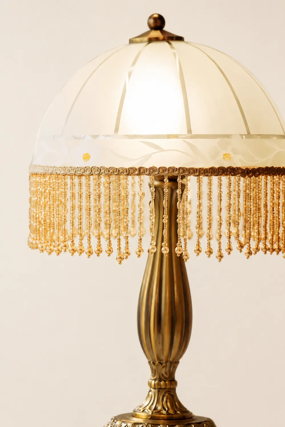 Tassel Flower Table Lamp - Lumpaz