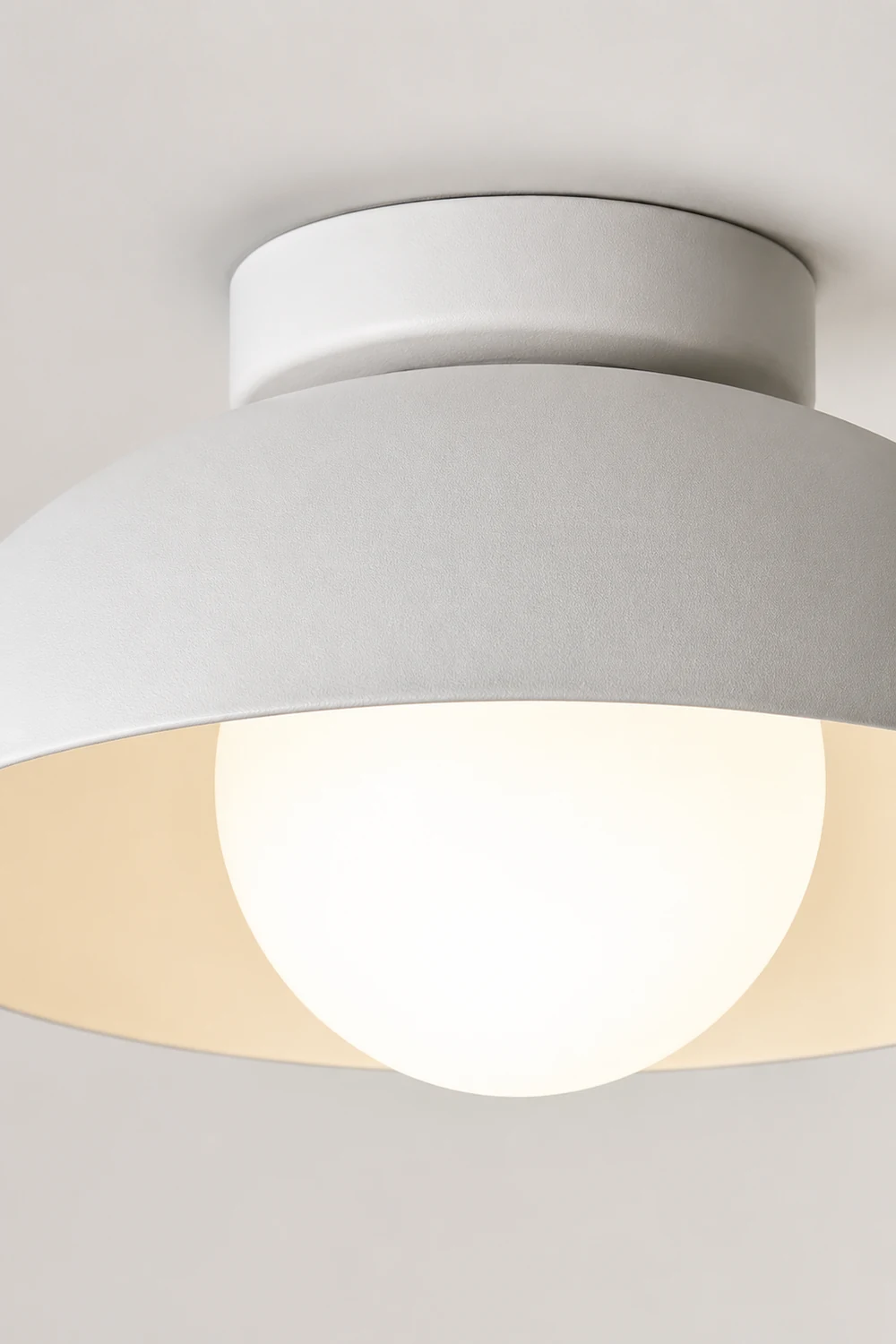 Minimalist White Metal Round Ceiling Light - Lumpaz