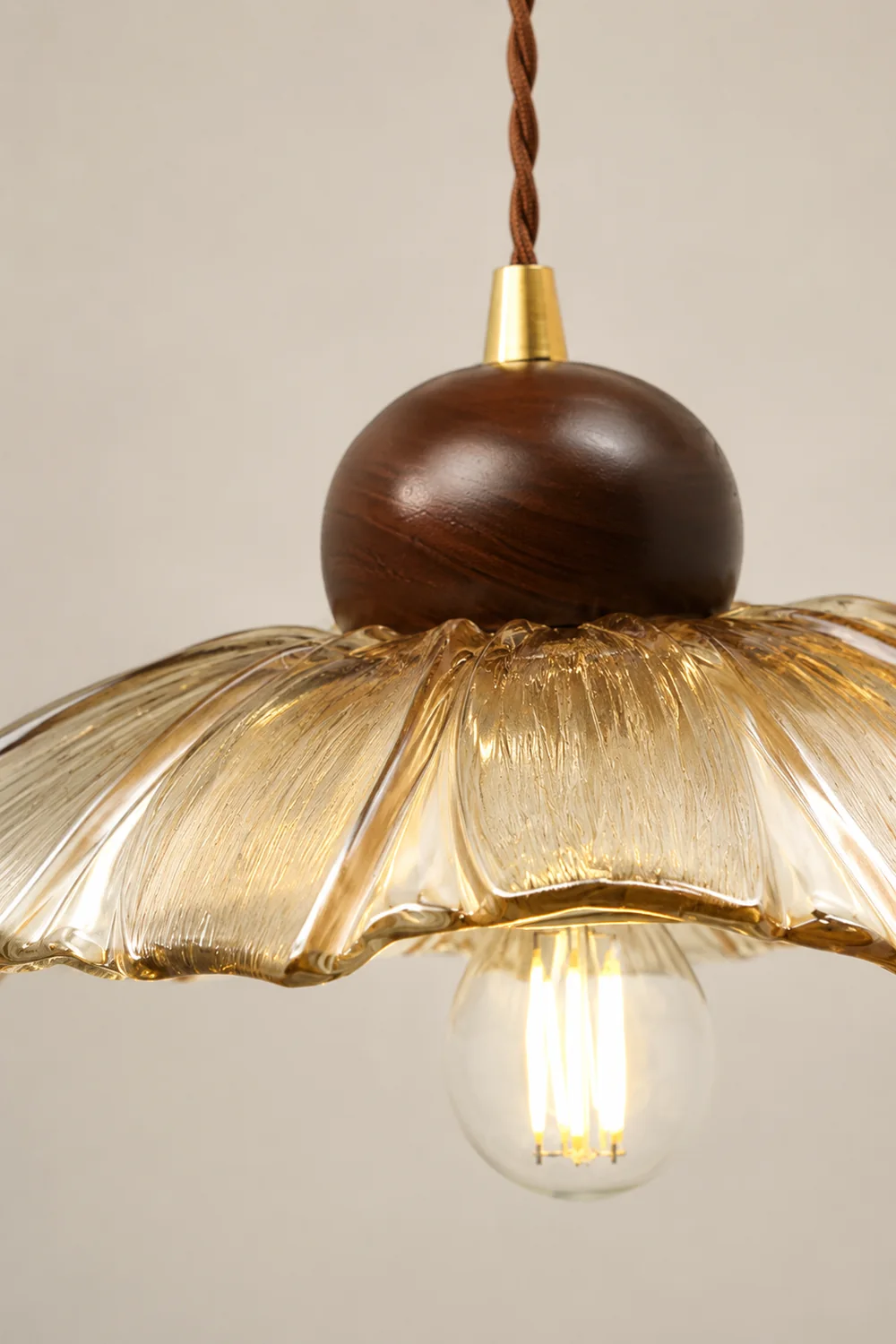 Scalloped Floral Pendant Lamp - Lumpaz