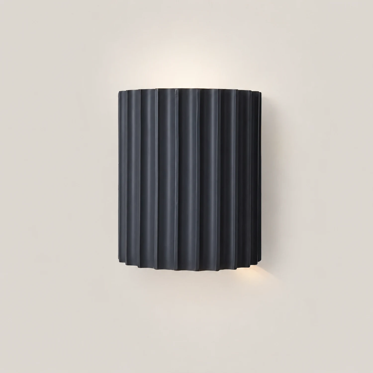 Fluted Resin Wall Lamp - Lumpaz