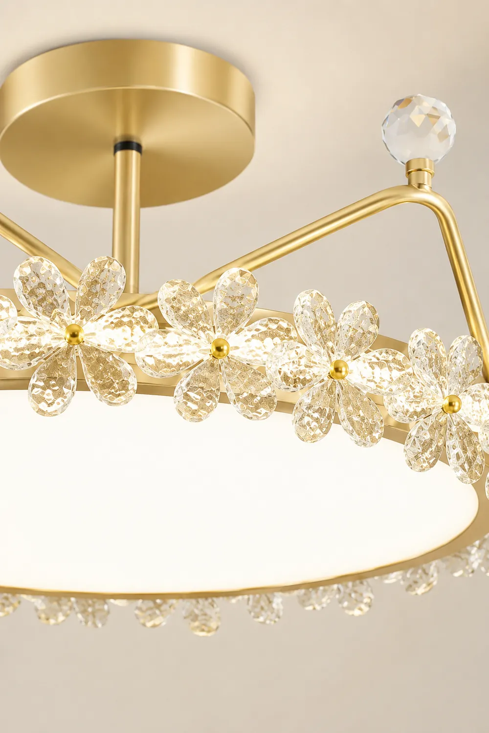 Petal Crown Ceiling Lamp - Lumpaz