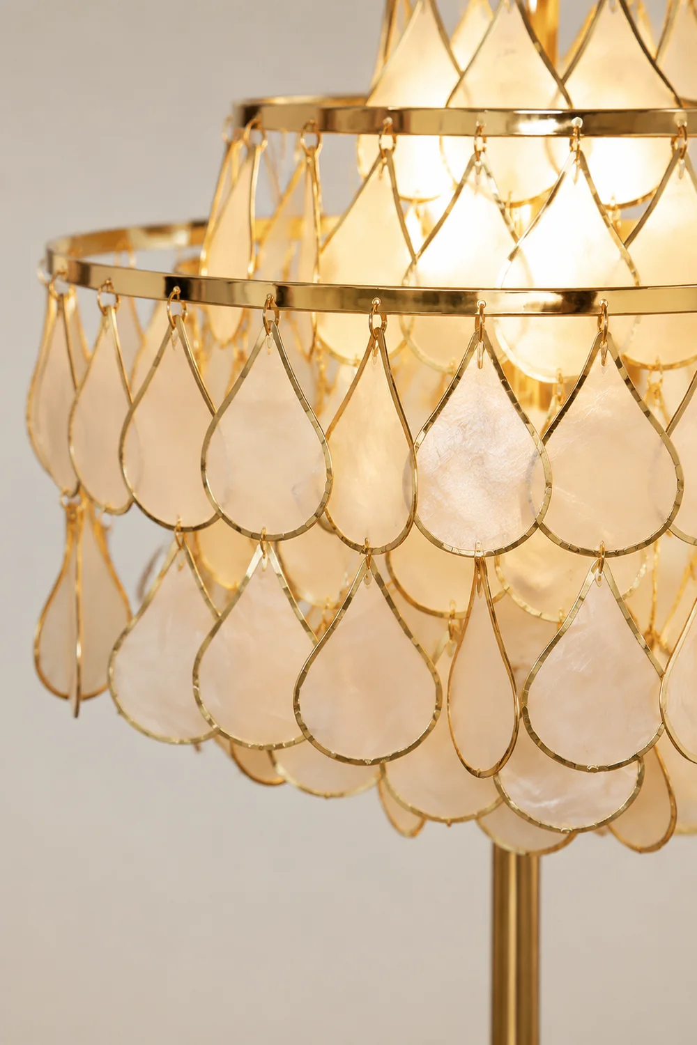 Vivant Shell Table Lamp - Lumpaz