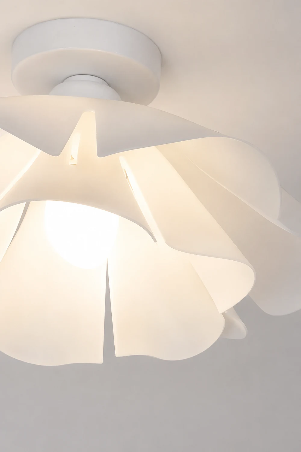 Nightbloom Ceiling Lamp - Lumpaz