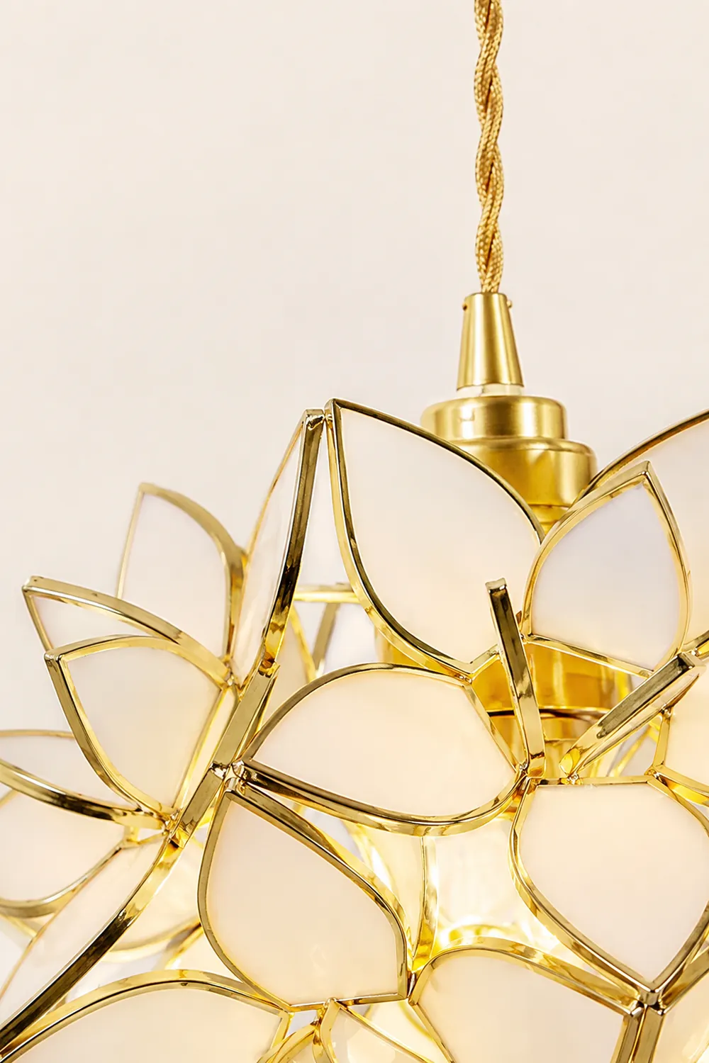 Capiz Pendant Lamp - Lumpaz