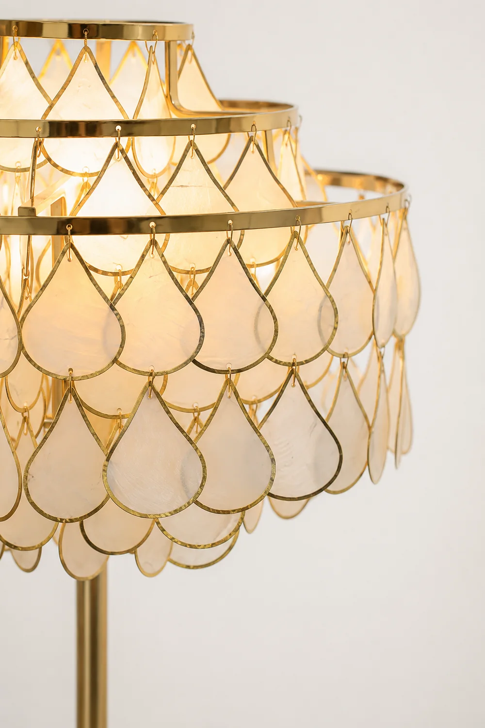 Vivant Shell Table Lamp - Lumpaz