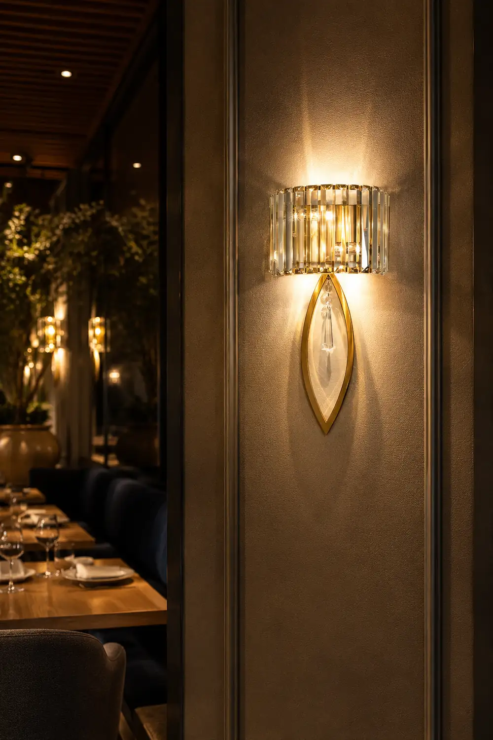 Arc Prismatic Crystal Wall Lamp - Lumpaz