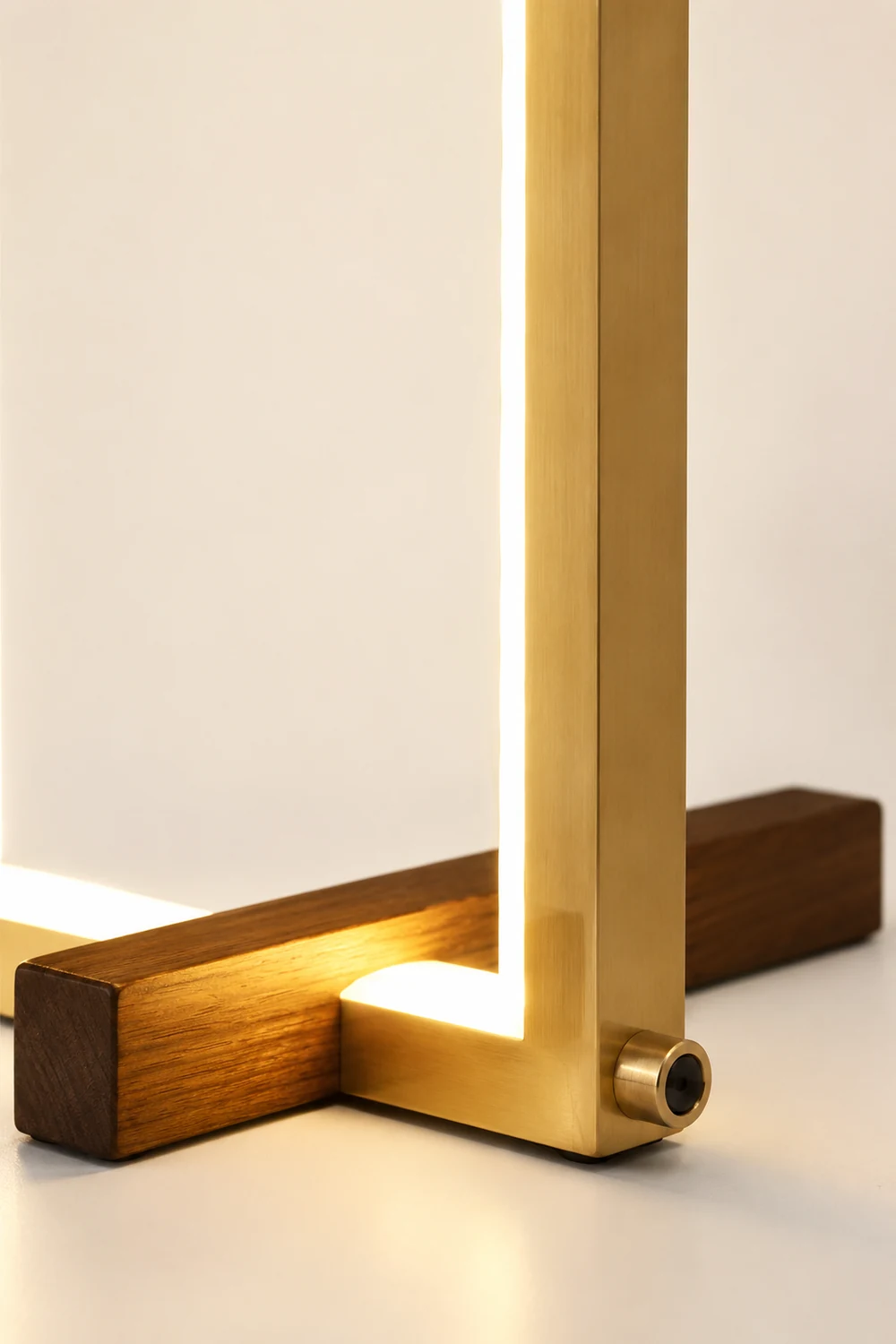 Mire Wood Table Lamp - Lumpaz