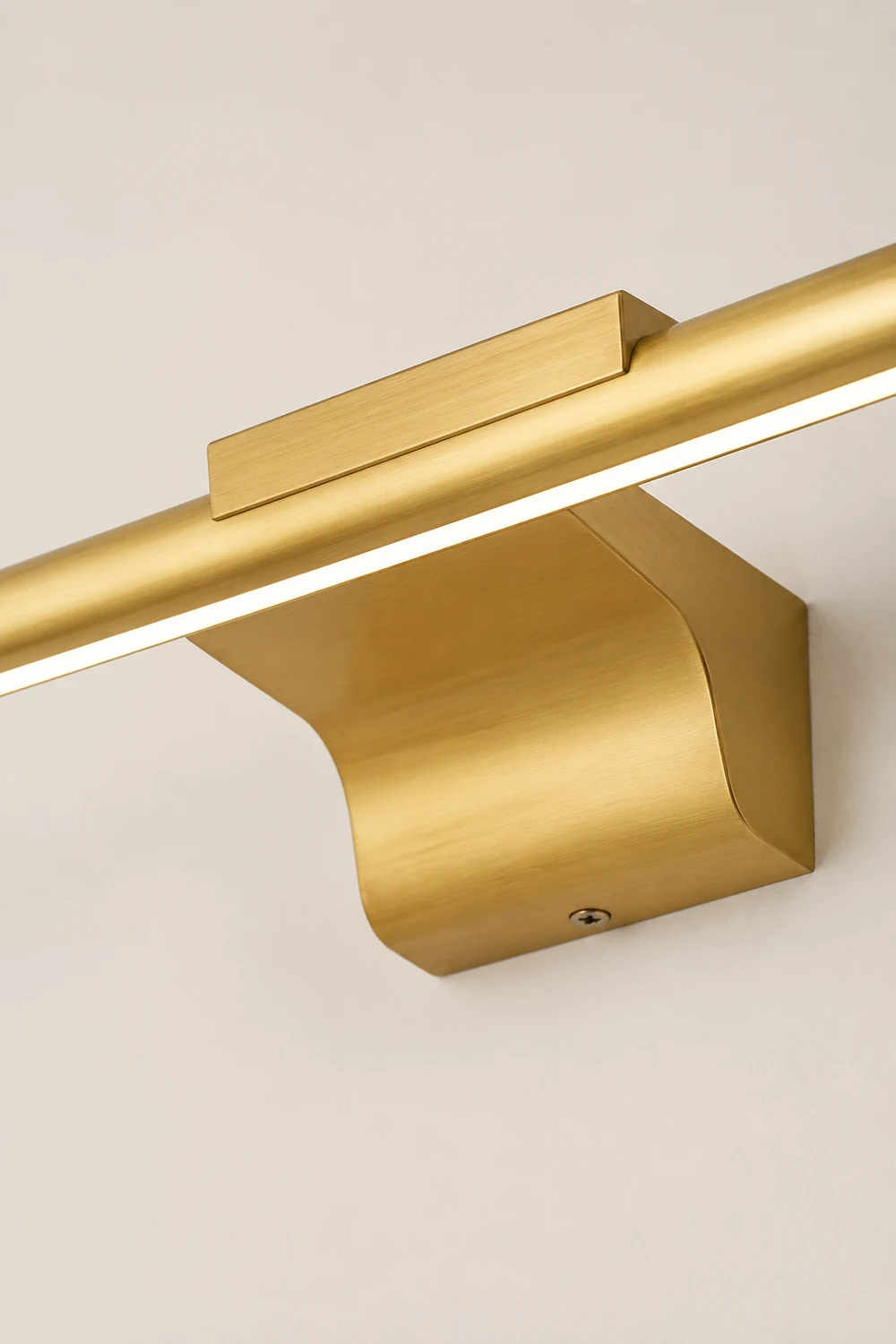 Metallic Streamlined Wall Lamp - Lumpaz