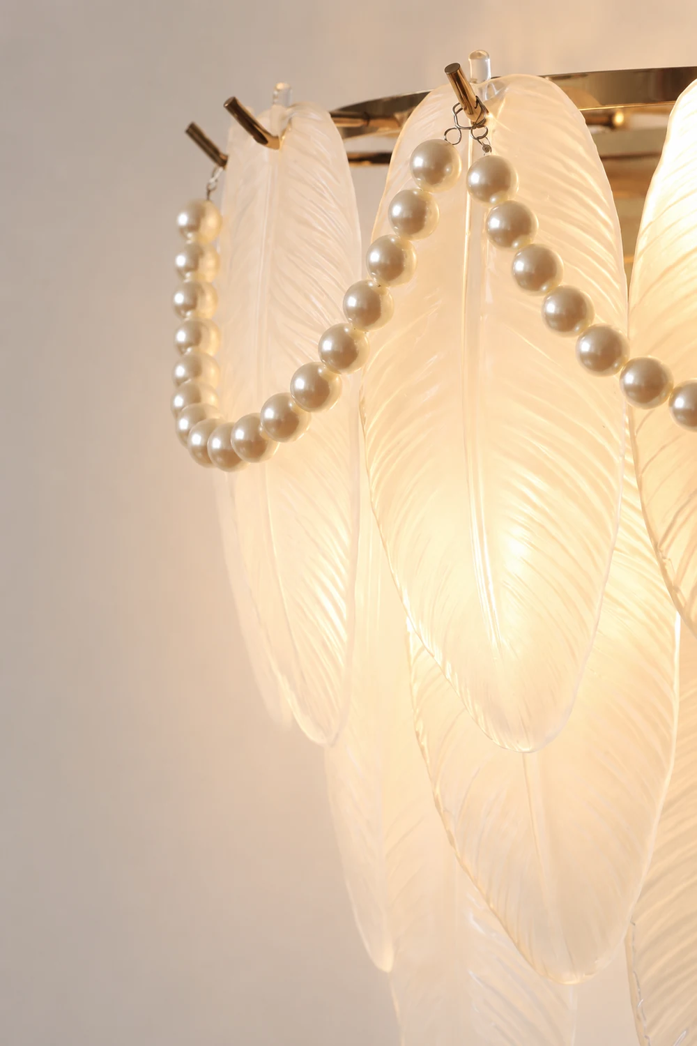 Feather Pearl Wall Lamp - Lumpaz