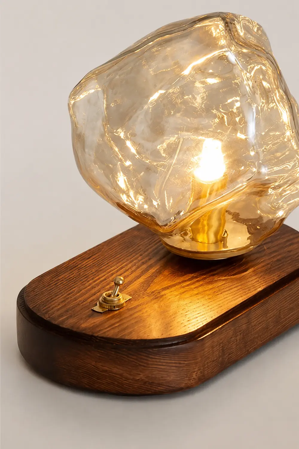Ice Inspired Table Lamp - Lumpaz