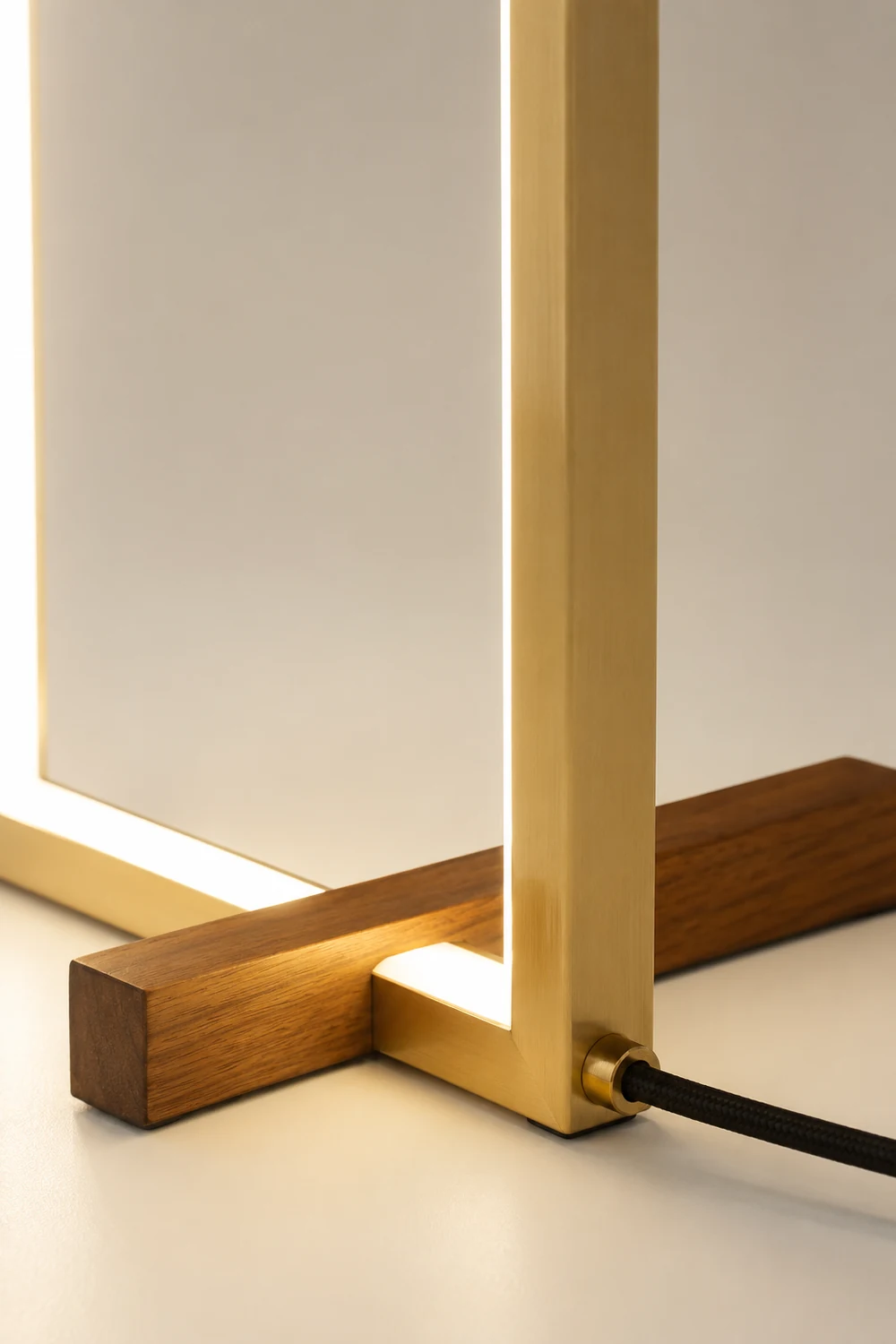 Mire Wood Table Lamp - Lumpaz