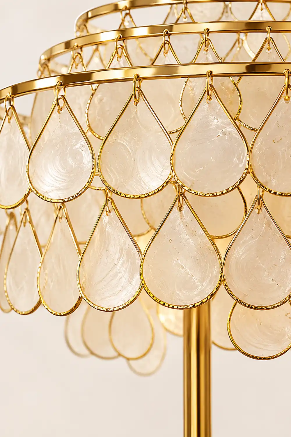 Vivant Shell Floor Lamp - Lumpaz