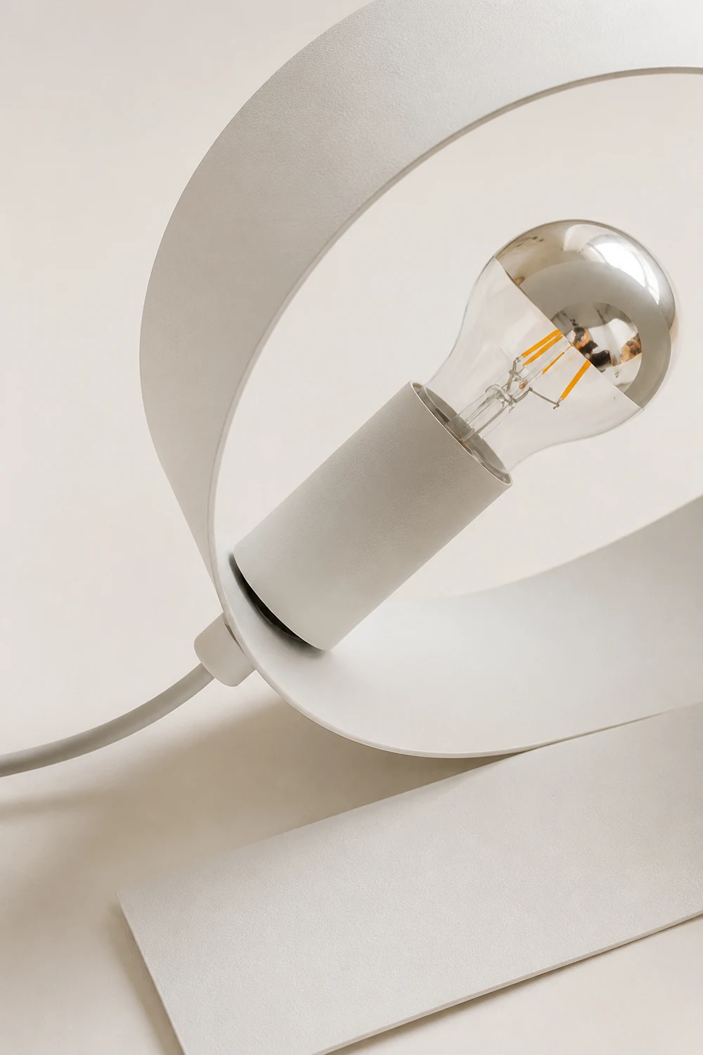 Looping Table Lamp - Lumpaz